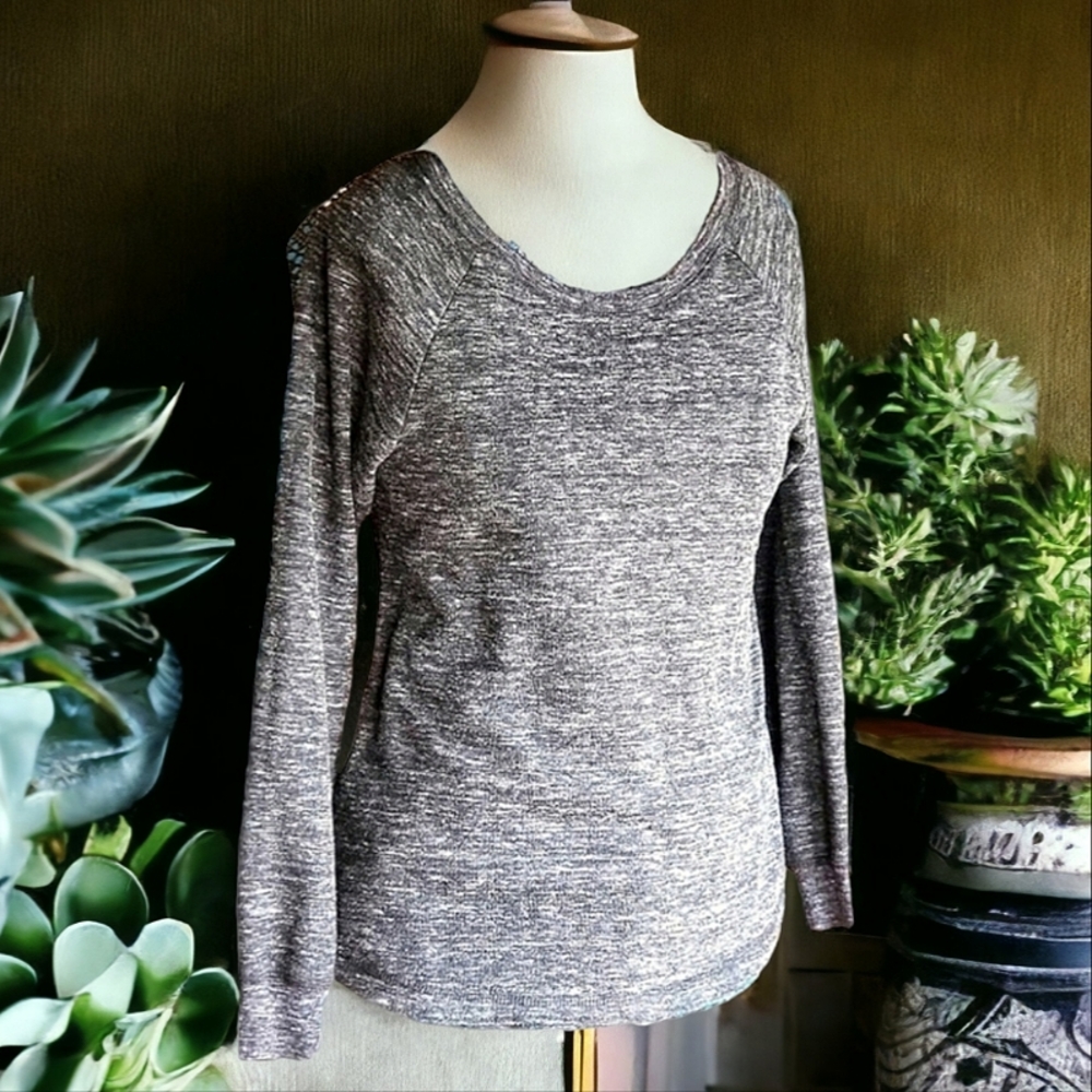Gray sweater sz small relaxed fit